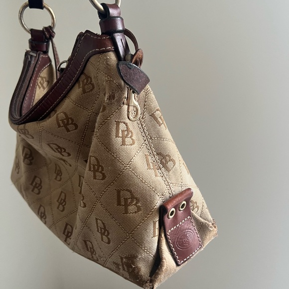 Dooney&Bourke Tan Cloth, Leather Logo Shoulder Bag. - Picture 4 of 8